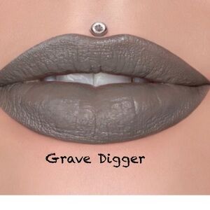 Jeffree Star Velvet Trap Lipstick in Grave Digger